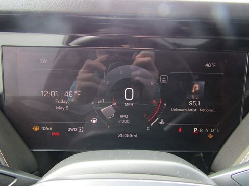 Used 2025 GMC Yukon XL AT4 w/ AT4 Premium Package AWD/4WD image 35