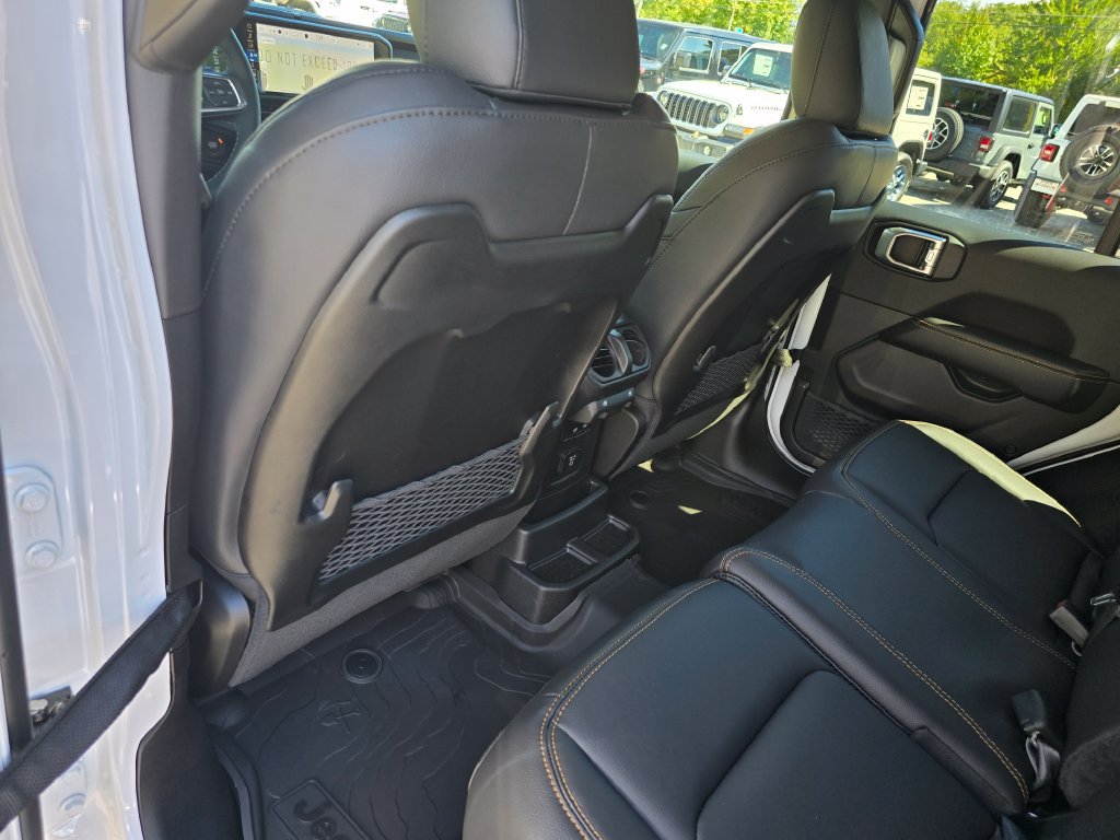 New 2027 Jeep Wrangler Unlimited Sahara AWD/4WD image 24