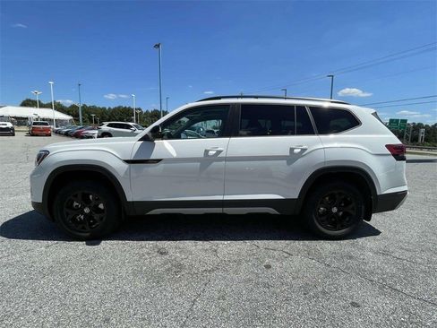 New 2026 Volkswagen Atlas Peak Edition image 8