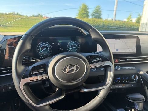 Used 2024 Hyundai Elantra SEL w/ Convenience Package FWD image 12