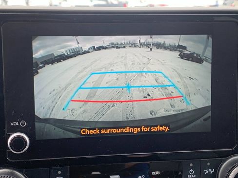 Used 2023 Toyota Highlander XLE FWD image 23