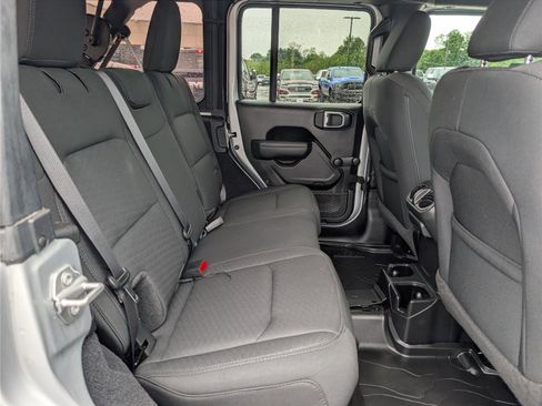 Used 2022 Jeep Wrangler Unlimited Sport AWD/4WD image 12