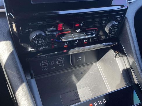 Used 2023 Jeep Grand Cherokee Altitude image 34