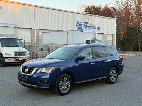 Used 2018 Nissan Pathfinder SV image 10
