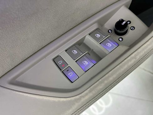 Used 2019 Audi e-tron Prestige image 21