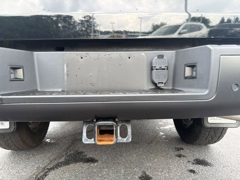 Used 2023 Nissan Titan PRO-4X w/ Pro-4x Convenience Package AWD/4WD image 6