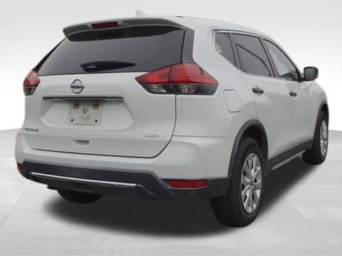 Used 2017 Nissan Rogue S image 3