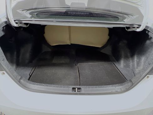 Used 2015 Toyota Corolla LE image 33