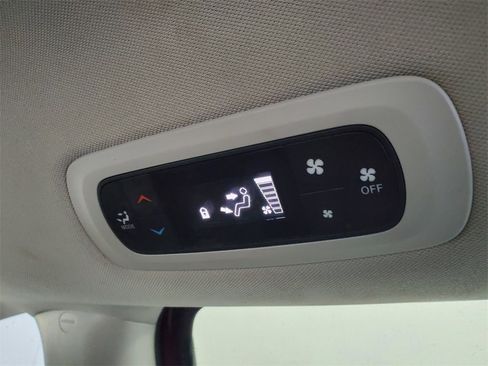 Used 2017 Chrysler Pacifica Touring image 25