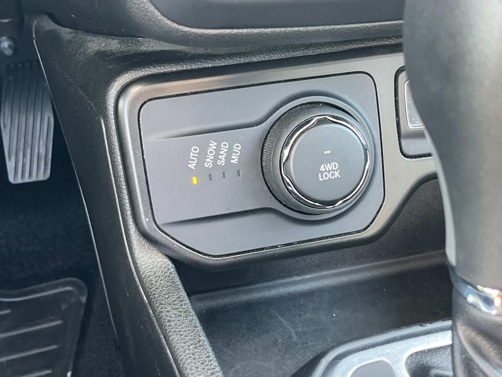 Used 2023 Jeep Renegade Latitude AWD/4WD image 14