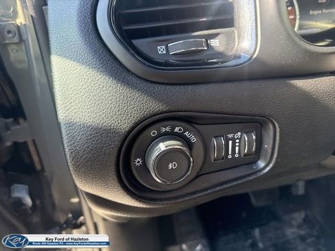 Used 2022 Jeep Renegade Altitude image 28