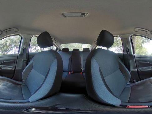 Used 2025 Nissan Versa SV FWD image 41