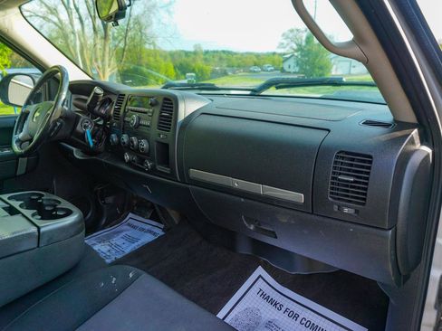 Used 2010 Chevrolet Silverado 2500 LT w/ Interior Plus Package AWD/4WD image 24