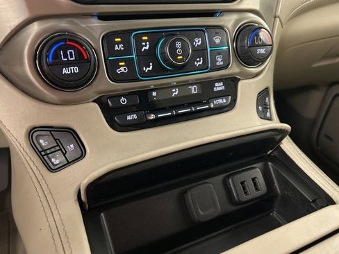 Used 2020 GMC Yukon Denali w/ Denali Premium Package image 19