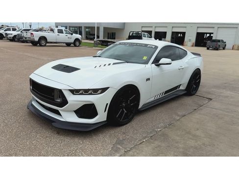 Used 2025 Ford Mustang GT Premium w/ GT Performance Package RWD image 4