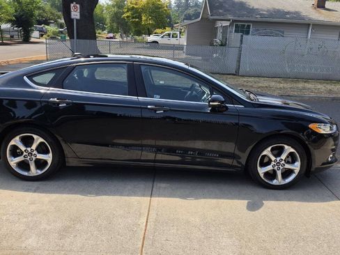Used 2014 Ford Fusion SE w/ Equipment Group 201A FWD image 4