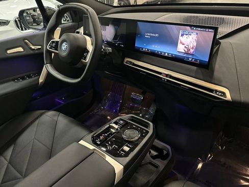 Used 2024 BMW iX xDrive50 w/ Sport Package AWD/4WD image 18