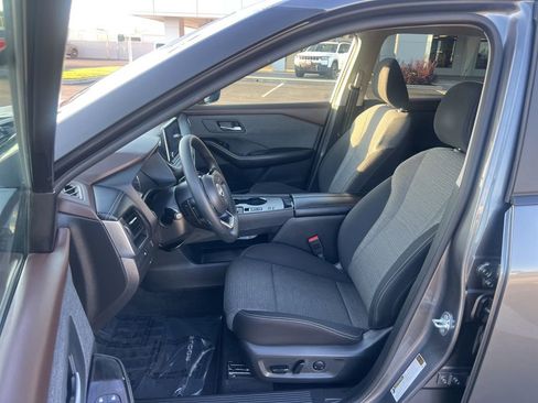 Used 2023 Nissan Rogue SV FWD image 19