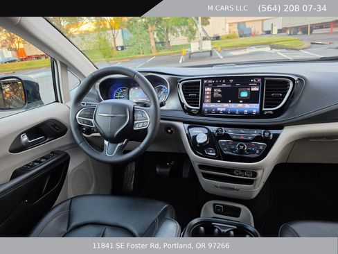 Used 2024 Chrysler Pacifica Limited FWD image 16