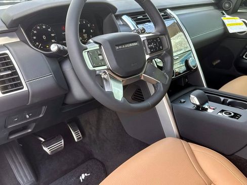 New 2025 Land Rover Discovery Dynamic SE image 32