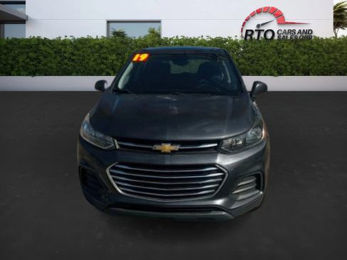 Used 2019 Chevrolet Trax LS image 1