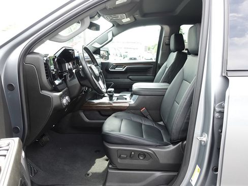 Used 2024 GMC Sierra 1500 Elevation w/ Preferred Package AWD/4WD image 19
