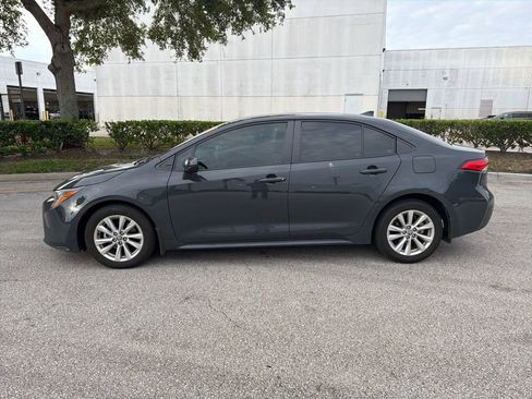 Used 2025 Toyota Corolla LE w/ LE Premium Package FWD image 2