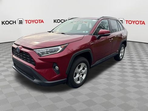Used 2021 Toyota RAV4 XLE w/ Convenience Package image 3