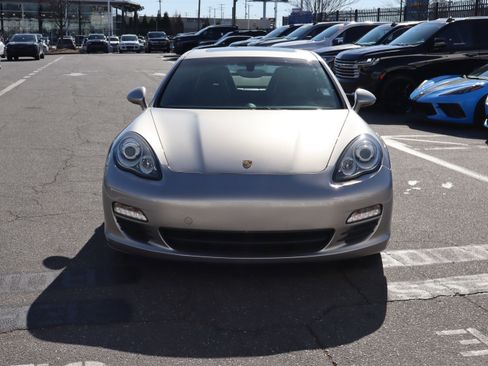 Used 2013 Porsche Panamera 4 image 3