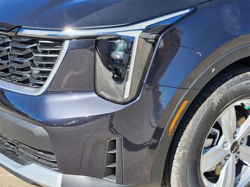 New 2026 Kia Sorento LX image 6