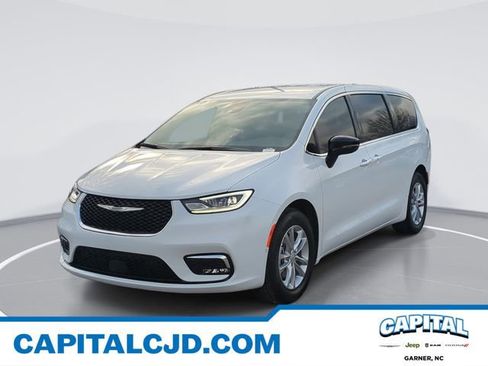 New 2026 Chrysler Pacifica Select FWD image 1