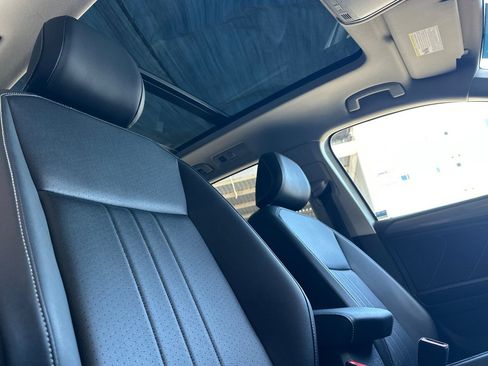 Used 2023 Volkswagen Tiguan SE w/ Panoramic Sunroof Package FWD image 19