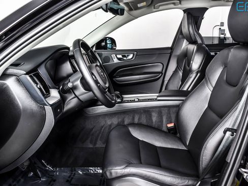 Used 2025 Volvo XC60 B5 Plus image 16