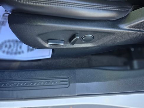 Used 2017 Ford Explorer XLT w/ Equipment Group 202A FWD image 19