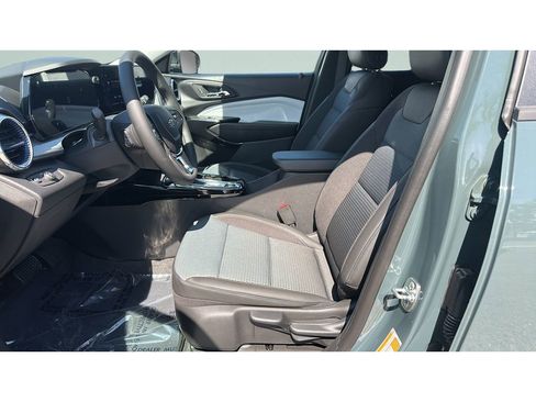 New 2026 Chevrolet Trax LT w/ Driver Confidence Package FWD image 10