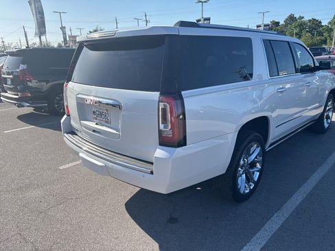 Used 2018 GMC Yukon XL Denali image 15