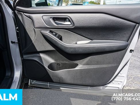 Used 2025 Nissan Rogue SV image 48