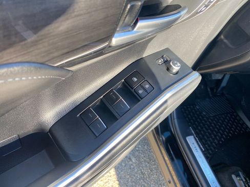 Used 2024 Toyota Highlander Platinum image 13