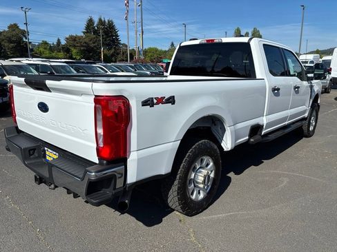 Used 2023 Ford F350 XLT AWD/4WD image 7