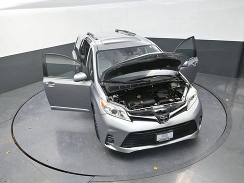 Used 2018 Toyota Sienna XLE FWD image 37