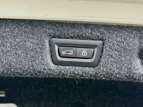 Used 2022 BMW 530i w/ Convenience Package RWD image 32