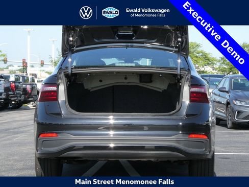 New 2025 Volkswagen Jetta SE image 23