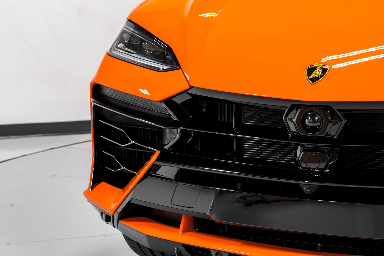 Used 2025 Lamborghini Urus SE AWD/4WD image 46