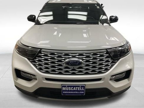 Used 2022 Ford Explorer Platinum w/ Equipment Group 601A AWD/4WD image 2