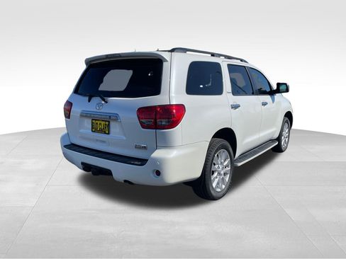 Used 2016 Toyota Sequoia Platinum image 3