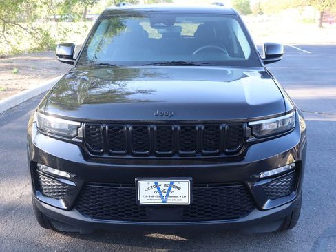 Used 2023 Jeep Grand Cherokee Limited w/ Black Appearance Package AWD/4WD image 12