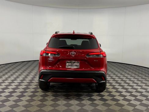 Used 2023 Toyota Corolla Cross XLE w/ Convenience Package FWD image 8