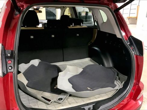 Used 2018 Toyota RAV4 XLE image 32