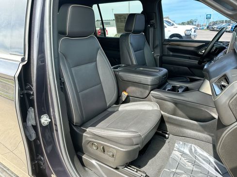 Used 2023 Chevrolet Suburban Premier image 26