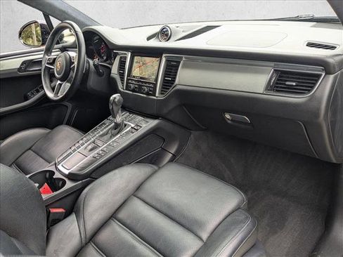 Used 2016 Porsche Macan Turbo image 23